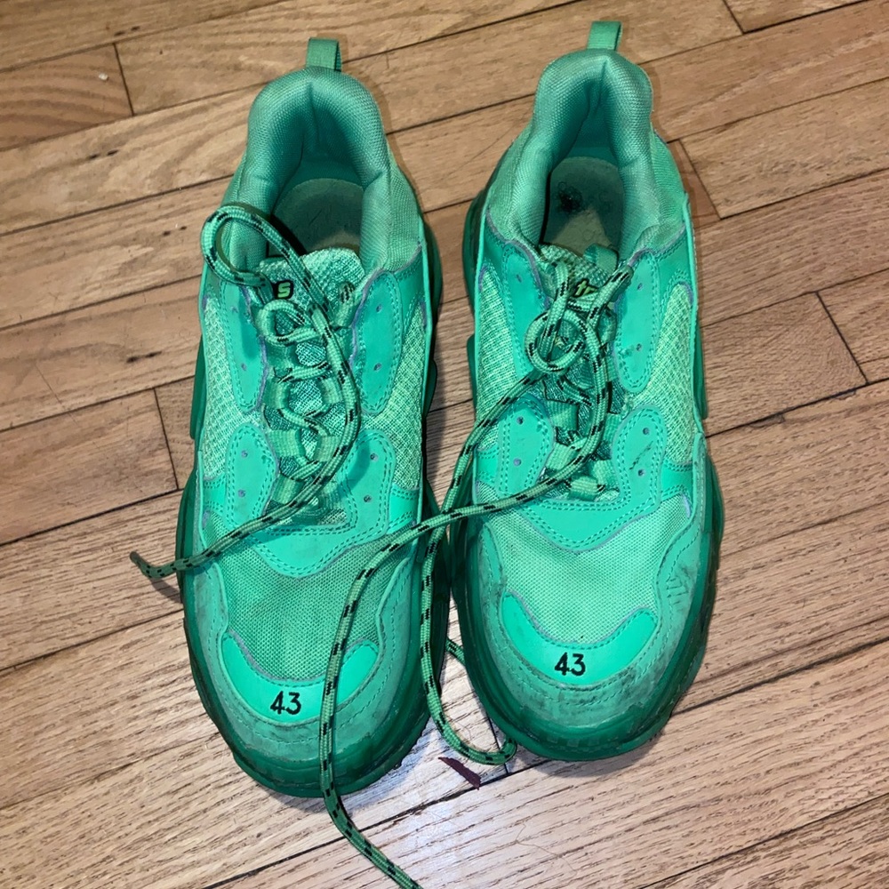 balenciaga triple s